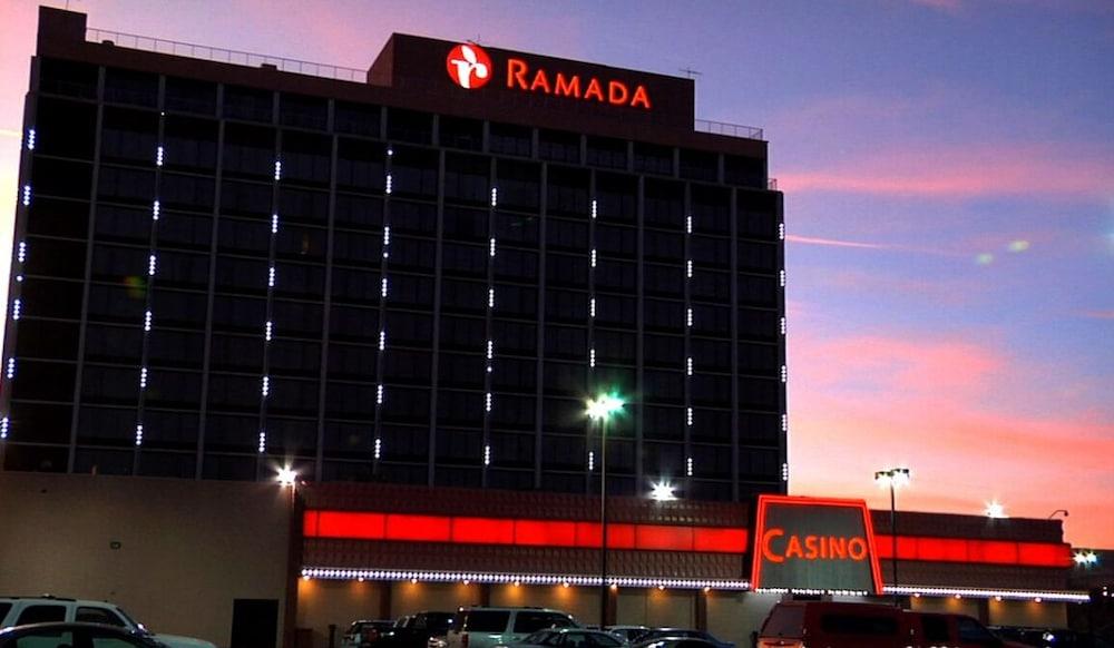 Ramada By Wyndham Reno Hotel & Casino Exterior foto