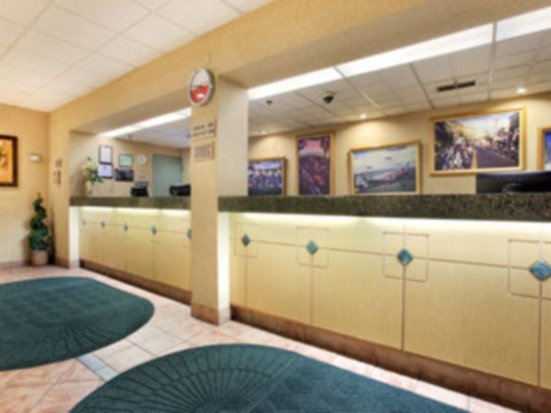 Ramada By Wyndham Reno Hotel & Casino Exterior foto